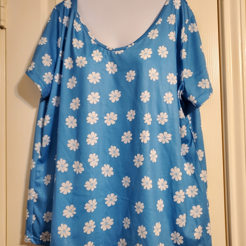 NWOT MissLook Blue Flower TShirt